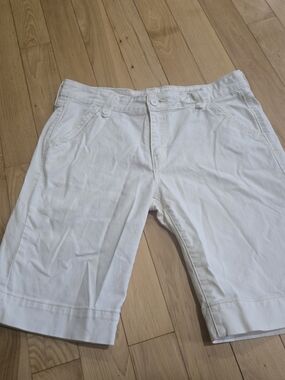 Y2K White Low-Rise Levi's Signature Bermuda Shorts
